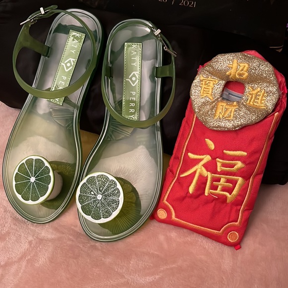 SCENTED SANDALS 🩴 - Picture 2 of 2